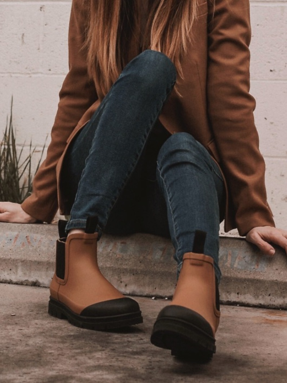 Everlane Two-Tone Chelsea Rain Boots in Brown and Black